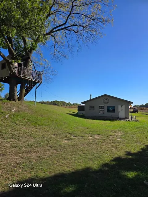 Exterior - 619 Circle Rdg, Buchanan, MI 49107 photo 3 of 12