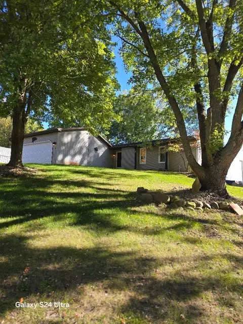 619 Circle Rdg, Buchanan, MI 49107