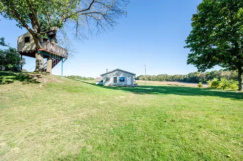 Exterior - 619 Circle Rdg, Buchanan, MI 49107 photo 5 of 12