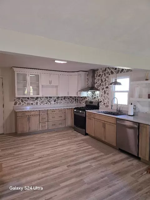 Kitchen - 619 Circle Rdg, Buchanan, MI 49107 photo 1 of 2
