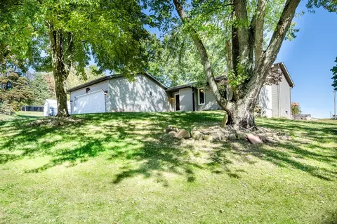Exterior - 619 Circle Rdg, Buchanan, MI 49107 photo 6 of 12