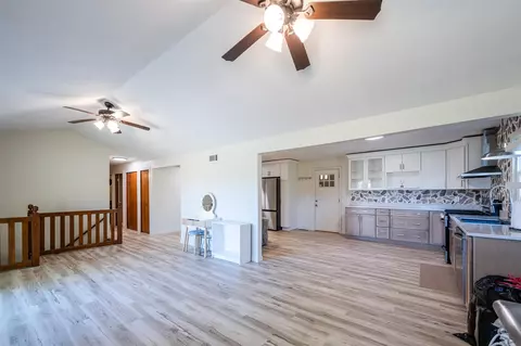 Entry Way - 619 Circle Rdg, Buchanan, MI 49107 photo 1 of 3