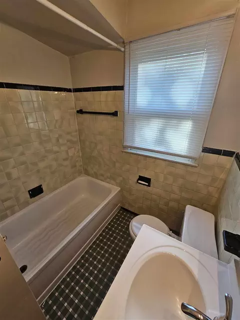 Bath - 4428 Winifred, Wayne, MI 48184 photo 2 of 2