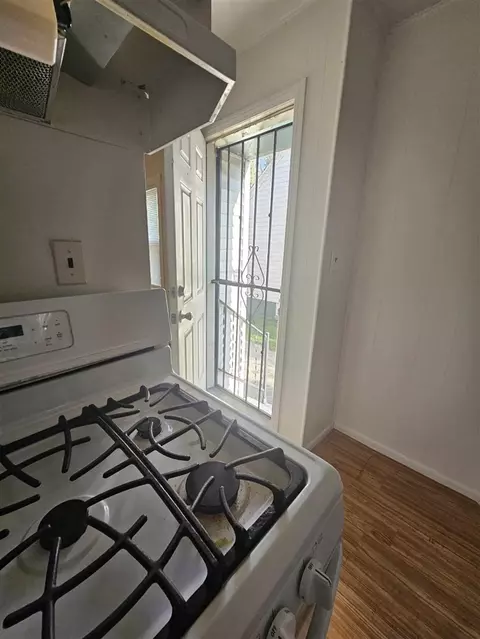 Kitchen - 4428 Winifred, Wayne, MI 48184 photo 2 of 2