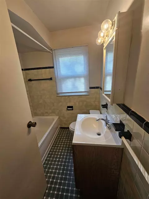 Bath - 4428 Winifred, Wayne, MI 48184 photo 1 of 2