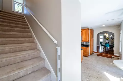 Entry Way - 512 Wayne, Saint Joseph, MI 49085 photo 2 of 5
