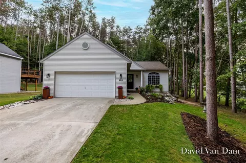 805 Shepard, Lowell, MI 49331 photo 3
