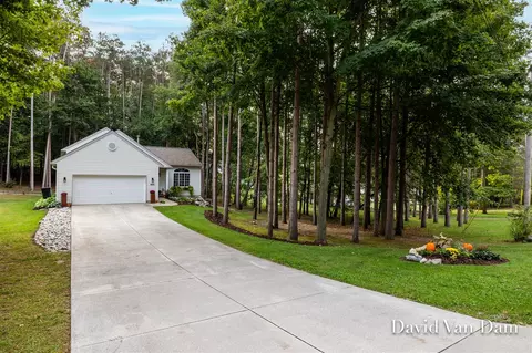 805 Shepard, Lowell, MI 49331