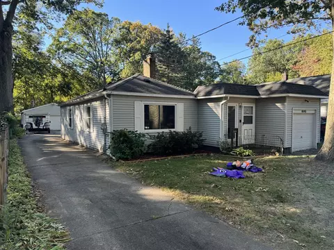 895 Petrie, Norton Shores, MI 49441