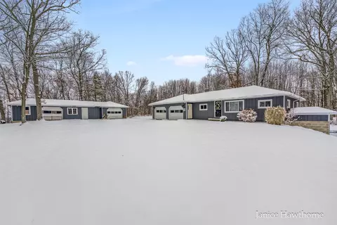 5512 Wood School, Hastings, MI 49058