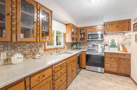 Kitchen - 85 N Baldwin, White Cloud, MI 49349 photo 2 of 2