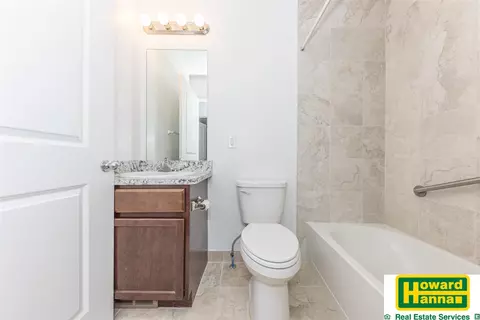 Bath - 480 Maple Cv, Saline, MI 48176 photo 3 of 4