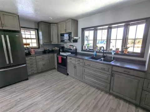 Kitchen - 67080 Oxbow, Constantine, MI 49042 photo 1 of 2