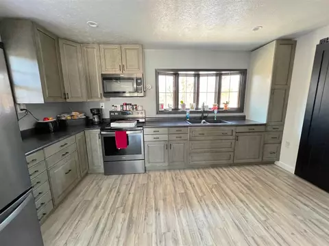 Kitchen - 67080 Oxbow, Constantine, MI 49042 photo 2 of 2