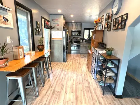 Entry Way - 67080 Oxbow, Constantine, MI 49042 photo 2 of 3