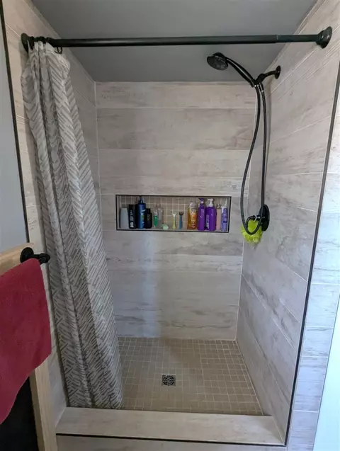 Bath - 67080 Oxbow, Constantine, MI 49042 photo 2 of 3