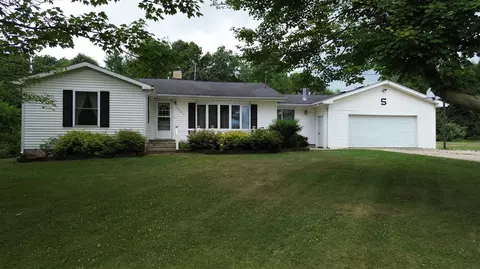 4085 N Cedar Lk, Edmore, MI 48829