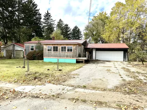 804 S Main St, Crystal, MI 48818