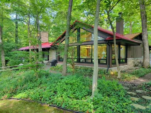2010 Bond, Niles, MI 49120