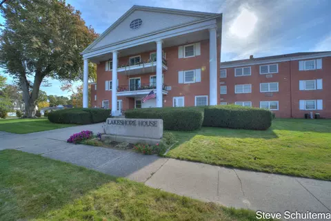 1249 Lakeshore #319, Muskegon, MI 49441