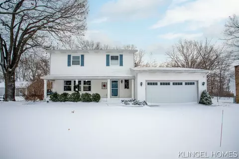 420 S S Lk, Spring Lake, MI 49456
