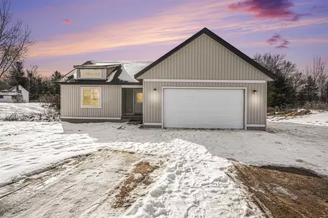 5057 Northpoint Dr, Pierson, MI 49339