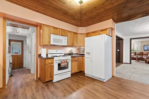 Entry Way - 4924 E Haslett, Perry, MI 48872 photo 4 of 6