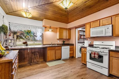 Kitchen - 4924 E Haslett, Perry, MI 48872 photo 1 of 3