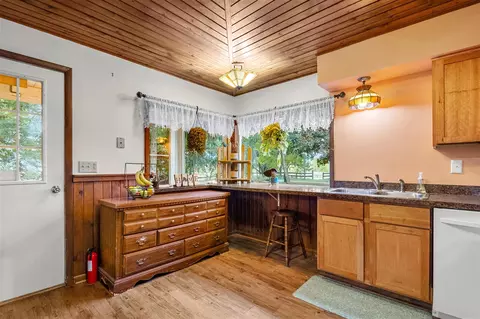 Kitchen - 4924 E Haslett, Perry, MI 48872 photo 2 of 3