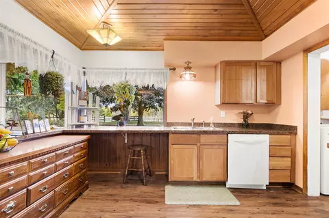 Kitchen - 4924 E Haslett, Perry, MI 48872 photo 3 of 3