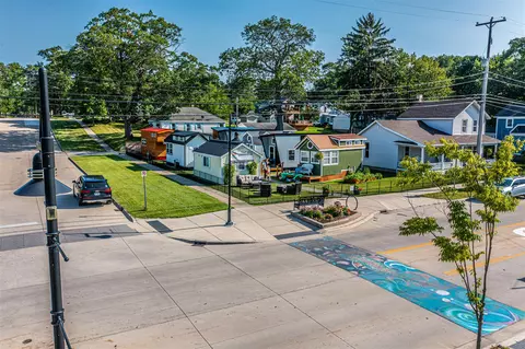 2043 Lakeshore, Muskegon, MI 49441