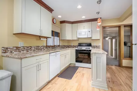 Kitchen - 13987 Red Arrow, Harbert, MI 49115 photo 4 of 5