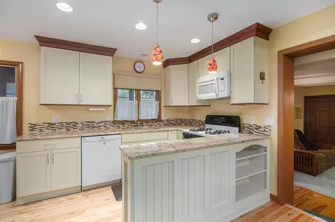 Kitchen - 13987 Red Arrow, Harbert, MI 49115 photo 3 of 5