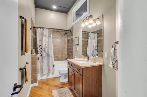 Bath - 109 W Washington # 23, Jackson, MI 49201 photo 6 of 7