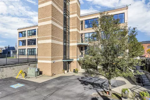 Exterior - 109 W Washington # 23, Jackson, MI 49201 photo 6 of 6