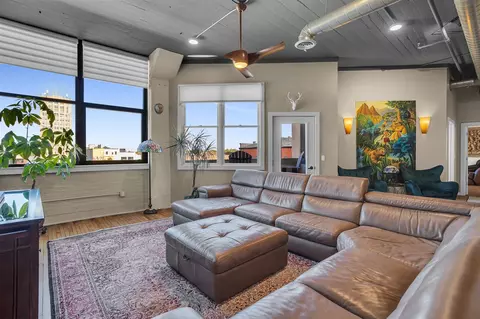 Living - 109 W Washington # 23, Jackson, MI 49201 photo 2 of 3