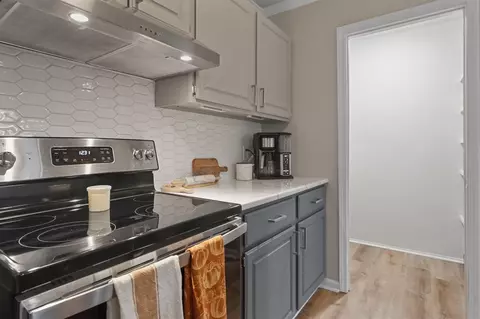 Kitchen - 8713 Candlewood #10, Brighton, MI 48116 photo 5 of 5