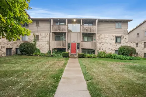 8713 Candlewood #10, Brighton, MI 48116