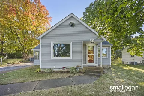3276 Dean Lk, Grand Rapids, MI 49525