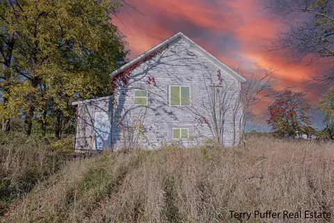 703 Peters, Casnovia, MI 49318
