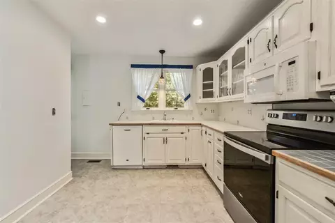 Kitchen - 1417 E Stadium, Ann Arbor, MI 48104 photo 2 of 4