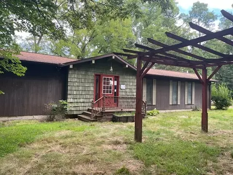 56057 Cowling, Three Rivers, MI 49093