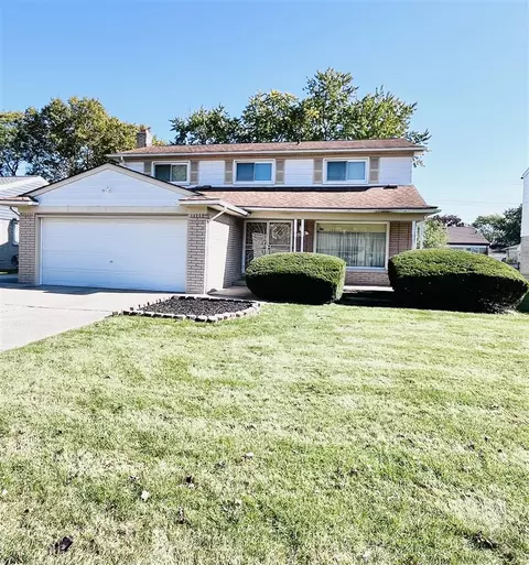 27076 Selkirk, Southfield, MI 48076
