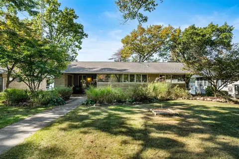 50286 E Lakeshore, Dowagiac, MI 49047