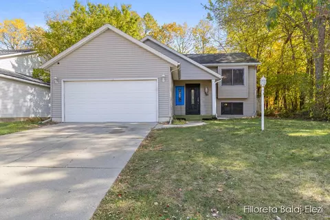 5986 S S Pkwy, Grand Rapids, MI 49508