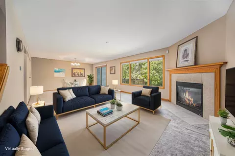 555 Sycamore Cir, Saline, MI 48176