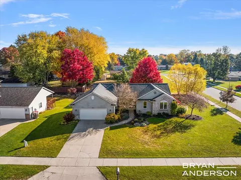 2104 Lamont, Walker, MI 49534 photo 2