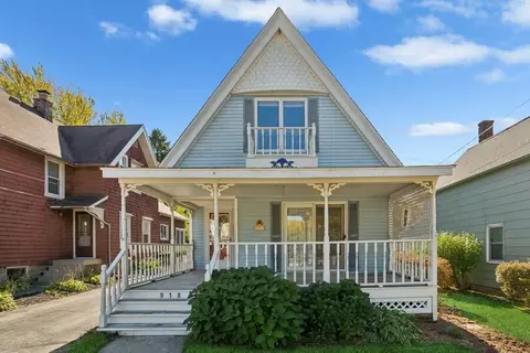 918 Phoenix, South Haven, MI 49090