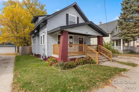 907 College, Grand Rapids, MI 49503