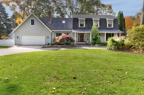 1415 Rood Pt, Norton Shores, MI 49441